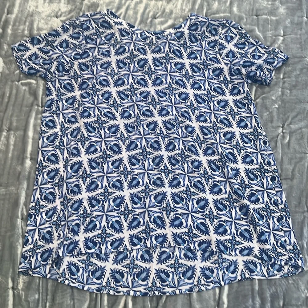 LOFT Blue and White Mediterranean Print Short Sleeve Blouse (Size XS)